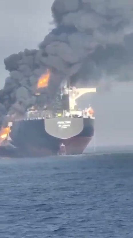 The tanker „Adalynn“ is burning in the Gulf of Oman after being rammed by the tanker „Front Eagle“. What is interesting is that the Adalyn is part of Russia‘s shadow fleet