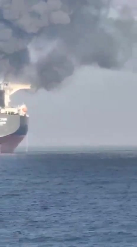 The tanker „Adalynn“ is burning in the Gulf of Oman after being rammed by the tanker „Front Eagle“. What is interesting is that the Adalyn is part of Russia‘s shadow fleet