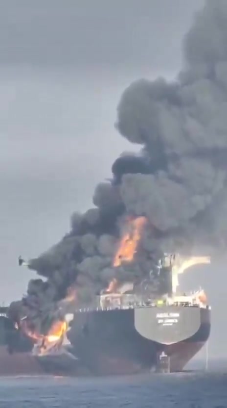 The tanker „Adalynn“ is burning in the Gulf of Oman after being rammed by the tanker „Front Eagle“. What is interesting is that the Adalyn is part of Russia‘s shadow fleet