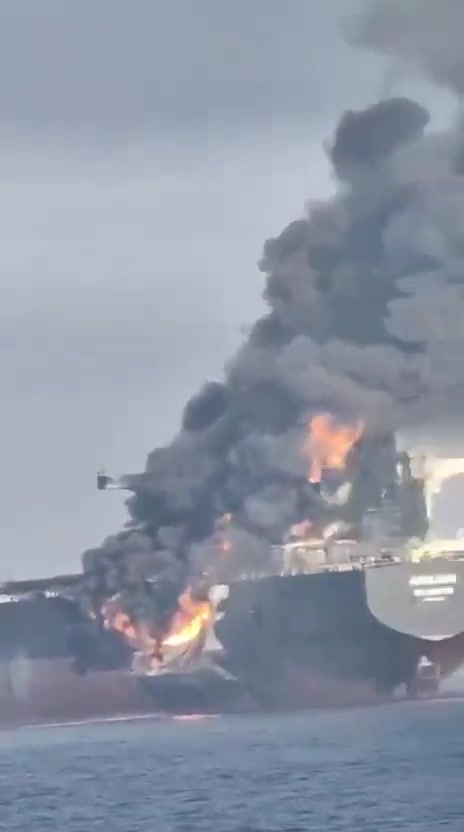 The tanker „Adalynn“ is burning in the Gulf of Oman after being rammed by the tanker „Front Eagle“. What is interesting is that the Adalyn is part of Russia‘s shadow fleet