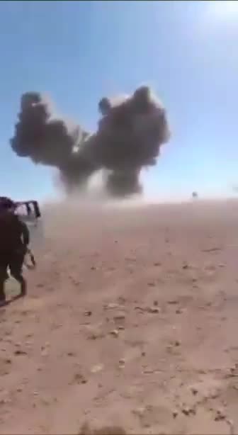 قال انفصاليون مدعومون من الإمارات في جنوب اليمن إن السعودية شنت غارات جوية على قواتهم في محافظة حضرموت.