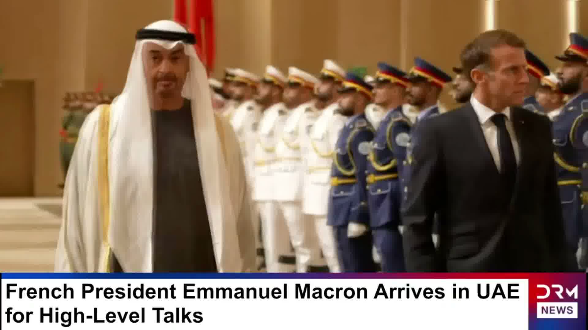 Le président français Macron est aux Émirats arabes unis, inspectant des troupes avec MBZ.