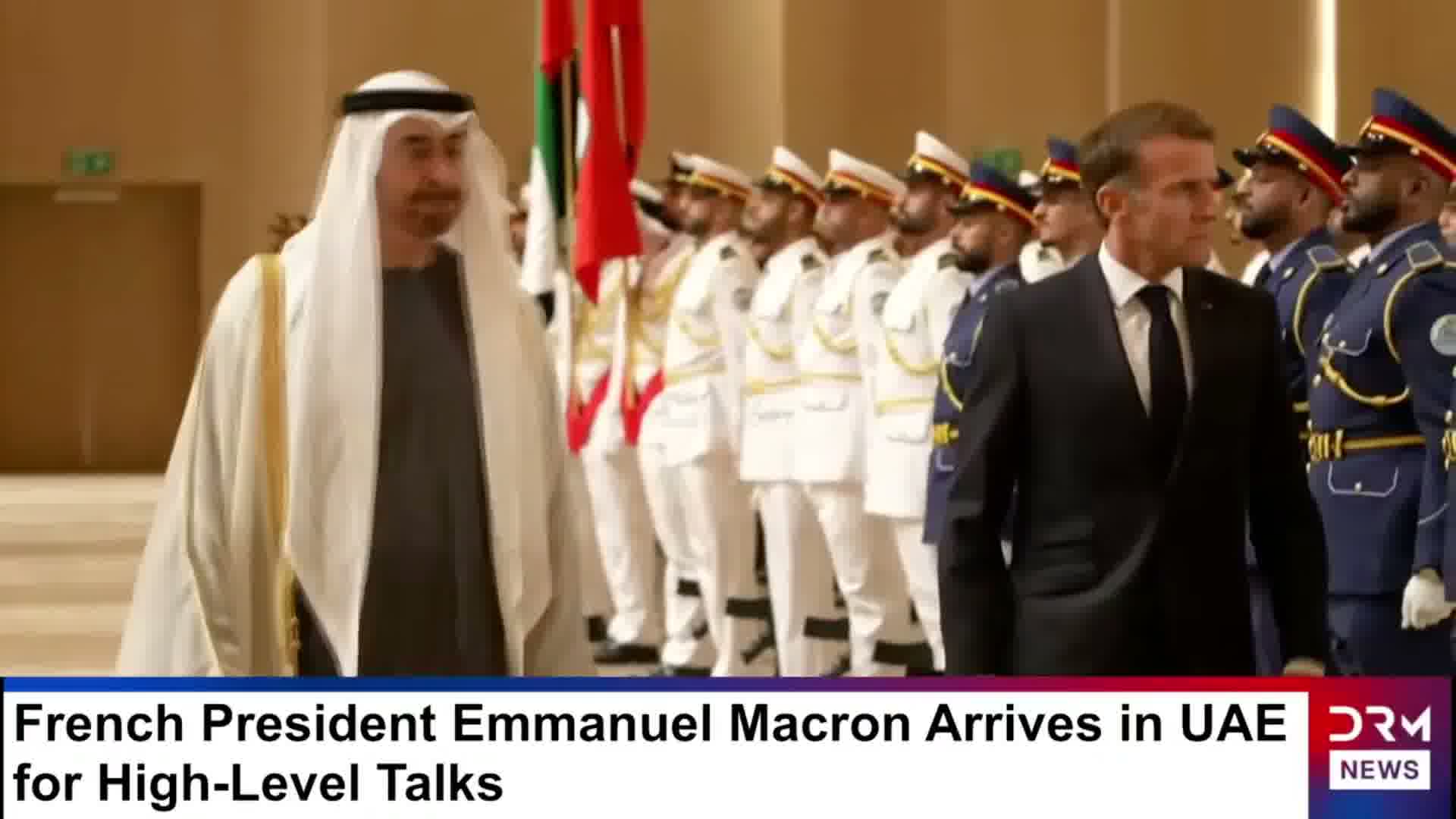 Le président français Macron est aux Émirats arabes unis, inspectant des troupes avec MBZ.